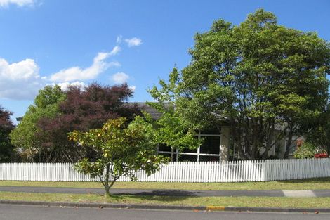 Photo of property in 8 Ballini Rise, West Harbour, Auckland, 0618