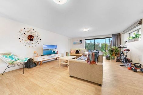 Photo of property in 582 Massey Road, Mangere, Auckland, 2022