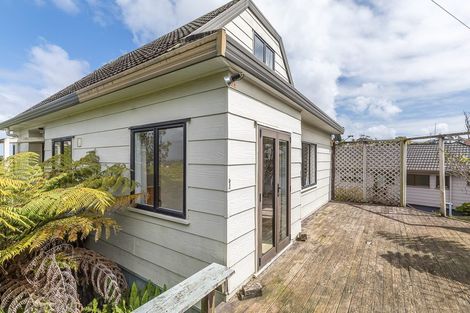 Photo of property in 2/24 Thalia Place, Totara Vale, Auckland, 0629