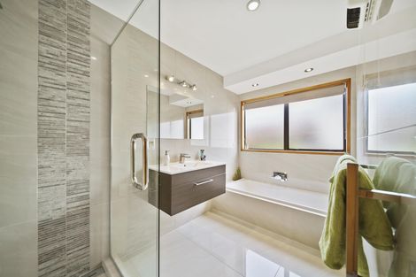 Photo of property in 26 Loloma Drive, Half Moon Bay, Auckland, 2012