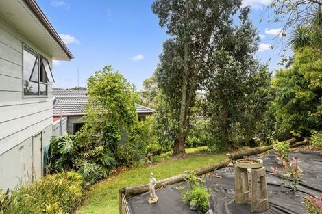 Photo of property in 1/17 Dianthus Place, Browns Bay, Auckland, 0630