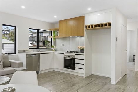 Photo of property in 10f Ballial Place, West Harbour, Auckland, 0618