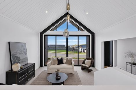 Photo of property in 21 Annie Aranui Drive, Poraiti, 4182
