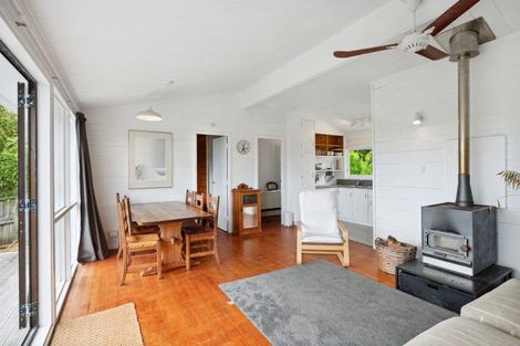 Photo of property in 42 Queens Road, Waikanae Beach, Waikanae, 5036