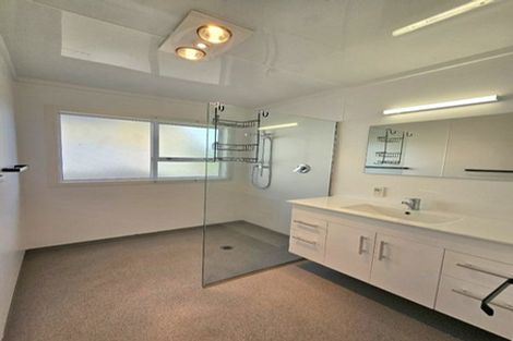 Photo of property in 10 Paritutu Road, Spotswood, New Plymouth, 4310