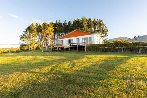 Photo of property in 1568 Carrington Road, Hurworth, New Plymouth, 4371