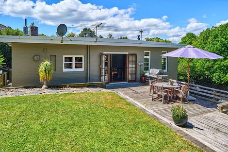 Photo of property in 1 Victory Crescent, Tawa, Wellington, 5028