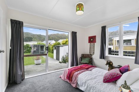 Photo of property in 16 Shearer Crescent, Naenae, Lower Hutt, 5011