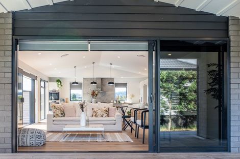 Photo of property in 18 Awatea Drive, Whitianga, 3510