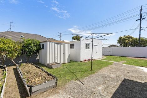 Photo of property in 21 Leighton Avenue, Waiwhetu, Lower Hutt, 5010