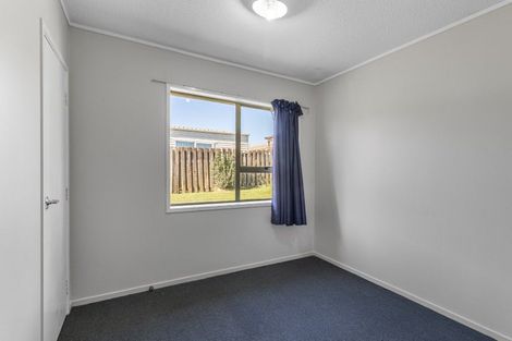 Photo of property in 2/76 Millbrook Road, Henderson, Auckland, 0612