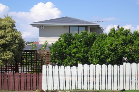 Photo of property in 211/9 Masterton Road, Rothesay Bay, Auckland, 0630