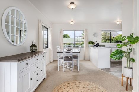 Photo of property in 129 Seaview Road, Paraparaumu Beach, Paraparaumu, 5032