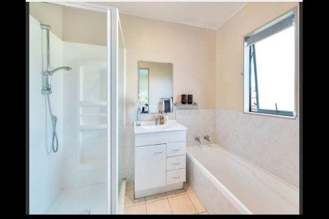 Photo of property in 30 Zefiro Drive, Massey, Auckland, 0614