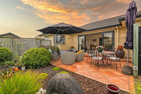 Photo of property in 40 Johnstone Drive, Fitzherbert, Palmerston North, 4410