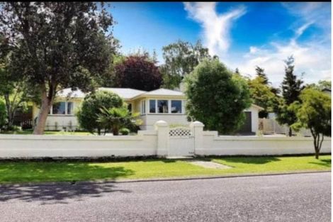 Photo of property in 28 Domain Road, Waipawa, 4210
