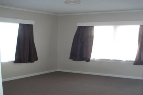Photo of property in 10 Vera Road, Te Atatu South, Auckland, 0610