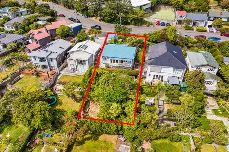 Photo of property in 97 Northland Road, Northland, Wellington, 6012