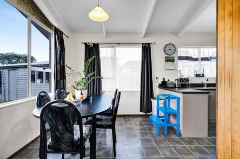 Photo of property in 16 Villa Place, Bell Block, New Plymouth, 4312