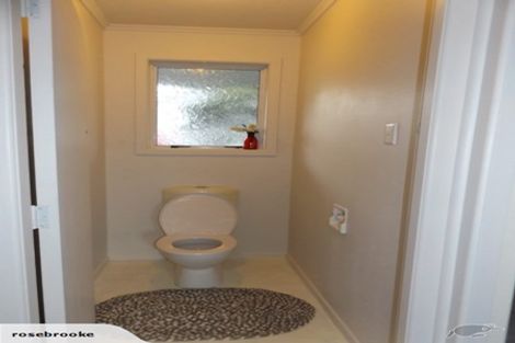 Photo of property in 6 Link Road, Newlands, Wellington, 6037