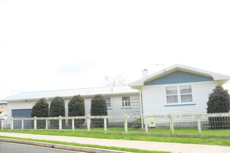 Photo of property in 1 Totara Terrace, Inglewood, 4330