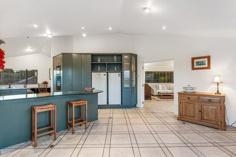 Photo of property in 2/24 Carlisle Road, Browns Bay, Auckland, 0630