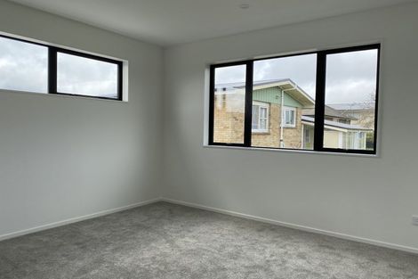 Photo of property in 3 Royal View Road, Te Atatu South, Auckland, 0610