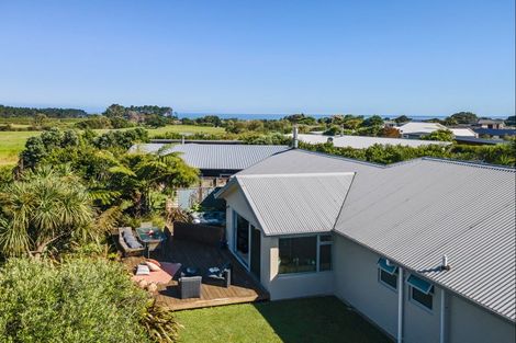 Photo of property in 5a Tui Grove, Oakura, 4314