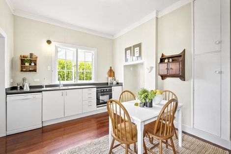 Photo of property in 17 Queen Street, Northcote Point, Auckland, 0627