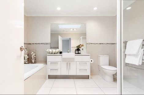 Photo of property in 18 Purchas Hill Drive, Stonefields, Auckland, 1072