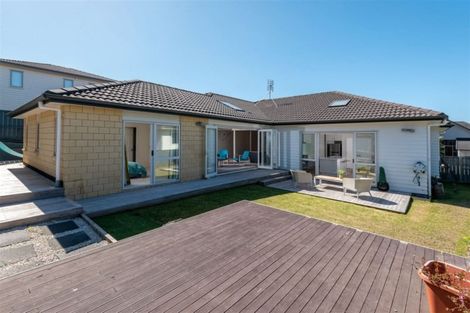 Photo of property in 8 Bilancia Place, Flat Bush, Auckland, 2016