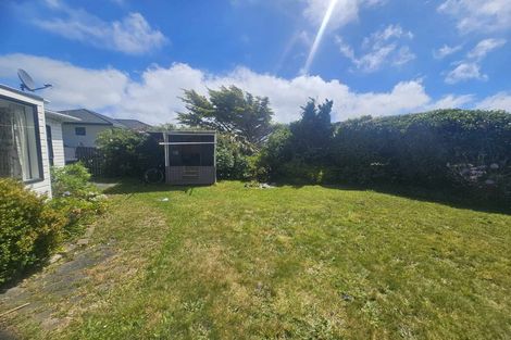 Photo of property in 3 Bayswater Place, Newlands, Wellington, 6037