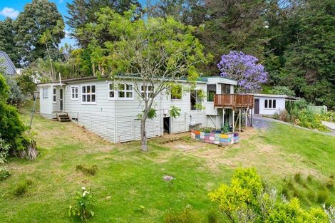 Photo of property in 10 Hobbs Road, Matakatia, Whangaparaoa, 0930