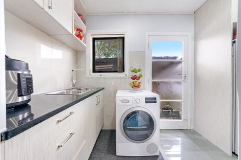 Photo of property in 16 Waterview Road West, Stanley Point, Takanini, 0624