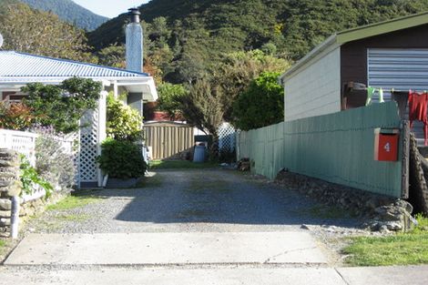 Photo of property in 4 Canterbury Street, Picton, 7220