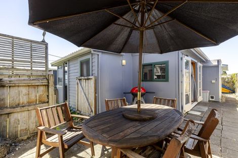 Photo of property in 59 Fifth Avenue, Urenui, 4377