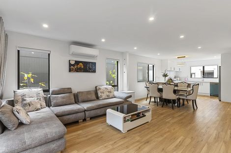 Photo of property in 12e Kelwyn Road, Kelston, Auckland, 0602