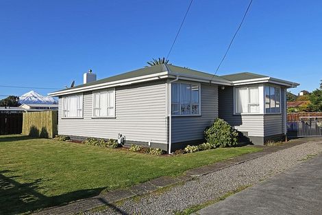 Photo of property in 33 Longfellow Road, Opunake, 4616