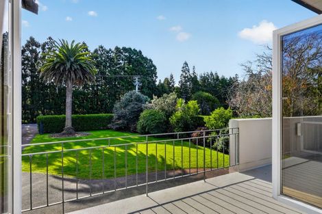 Photo of property in 873 Waitakere Road, Kumeu, 0891