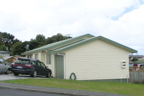 Photo of property in 19 Broadfield Street, Massey, Auckland, 0614
