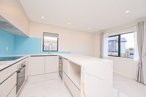 Photo of property in 17 Lane Road, Weymouth, Auckland, 2103