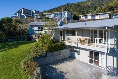 Photo of property in 18 Seaview Crescent, Picton, 7220