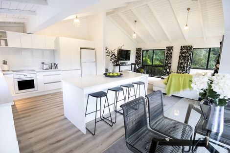 Photo of property in 72 Tauroa Road, Havelock North, 4130