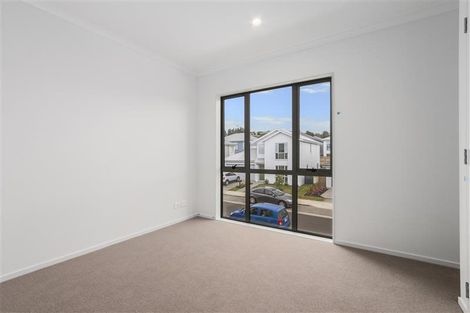 Photo of property in 33 Samuel Cassidy Avenue, Swanson, Auckland, 0614