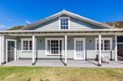 Photo of property in 76 Tilley Road, Paekakariki, 5034