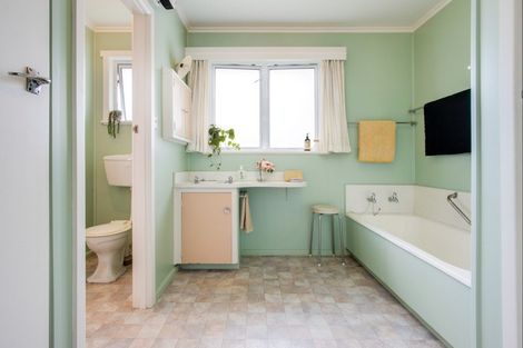 Photo of property in 18 Barnard Avenue, Maraenui, Napier, 4110