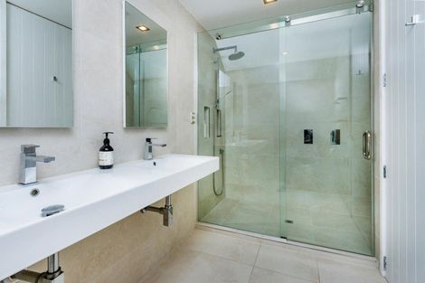 Photo of property in 306 Hurstmere Road, Takapuna, Auckland, 0622