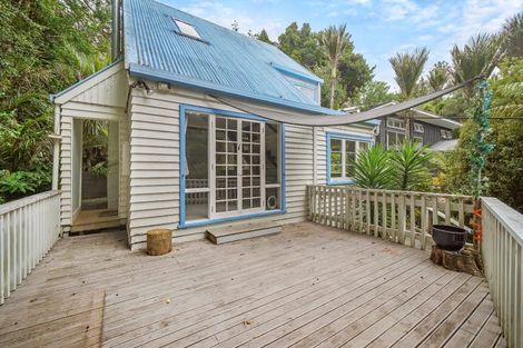 Photo of property in 16 Mahoe Road, Titirangi, Auckland, 0604