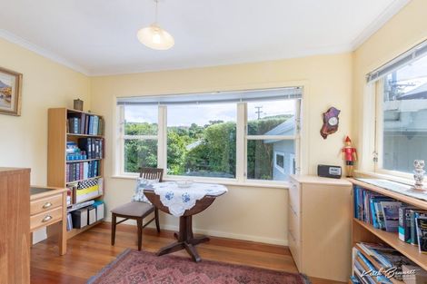Photo of property in 39 Maungaraki Road, Korokoro, Lower Hutt, 5012