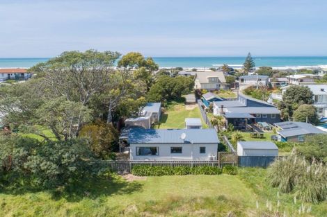 Photo of property in 64 Pinedale Crescent, Riversdale Beach, Masterton, 5872